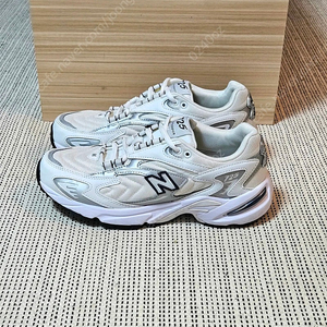 뉴발란스 725