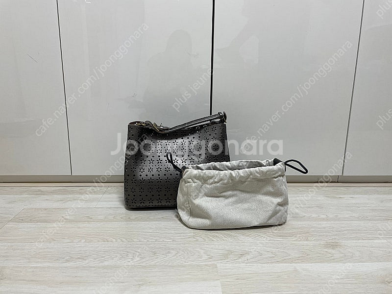 펀칭 장식 가방 새상품--0