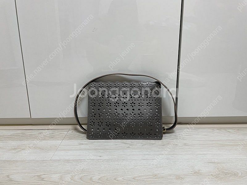 펀칭 장식 가방 새상품--1