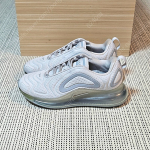 나이키 에어맥스720