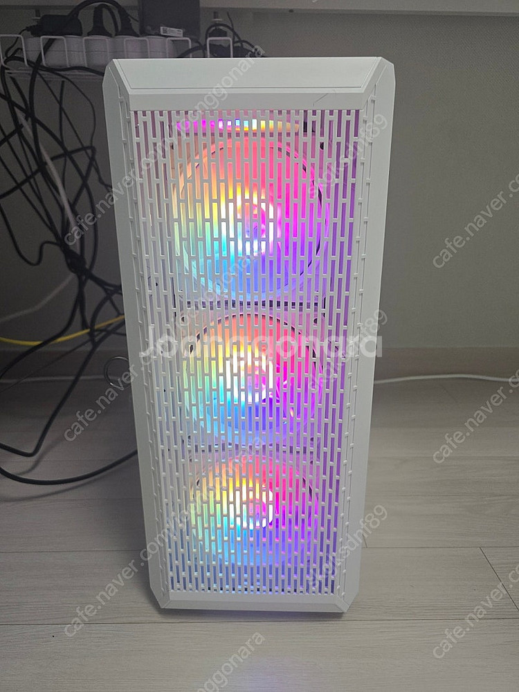 화이트 LED 컴퓨터 본체 GTX1050--0