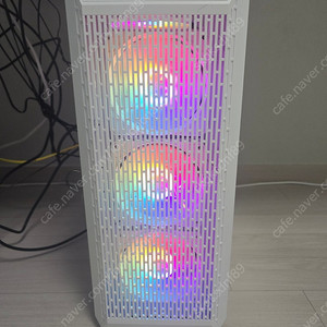 화이트 LED 컴퓨터 본체 GTX1050
