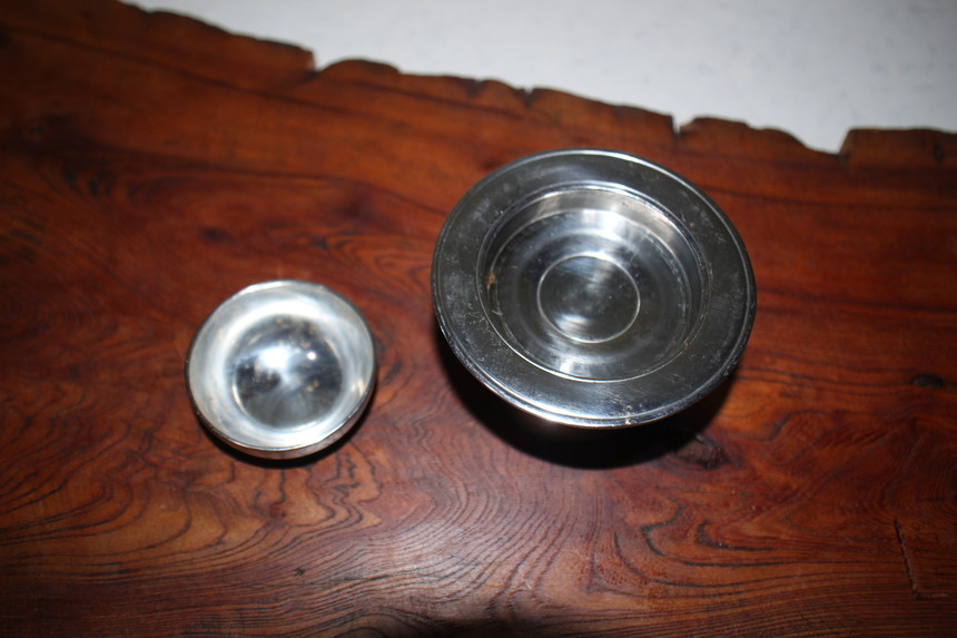 1 백동 유기 술잔 및 잔받침 1개 제사 성묘 명절 추석 설날 차례상 조상 추도식 찻상 목기 그릇 술병 찻잔 이미지