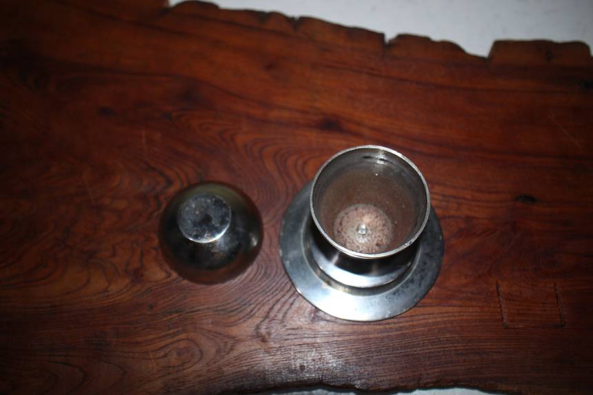 1 백동 유기 술잔 및 잔받침 1개 제사 성묘 명절 추석 설날 차례상 조상 추도식 찻상 목기 그릇 술병 찻잔 이미지