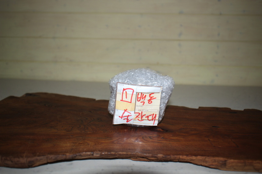 1 백동 유기 술잔 및 잔받침 1개 제사 성묘 명절 추석 설날 차례상 조상 추도식 찻상 목기 그릇 술병 찻잔 이미지