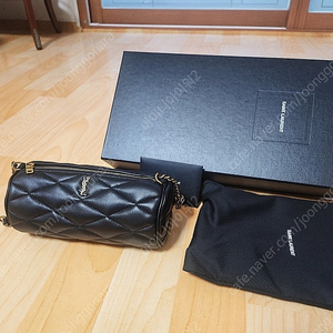 생로랑 퀼팅 백/ 새거나 다름 없어욤
