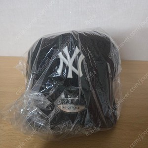 뉴에라 MLB 화이트 온 블랙 뉴욕 양키스 K프레임 볼캡 블랙 (M-L)