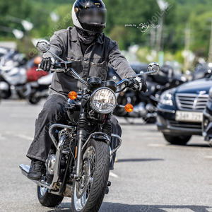 트라이엄프 본네빌 T120 젯블랙 23년식 판매나 z900rs 대차합니다.