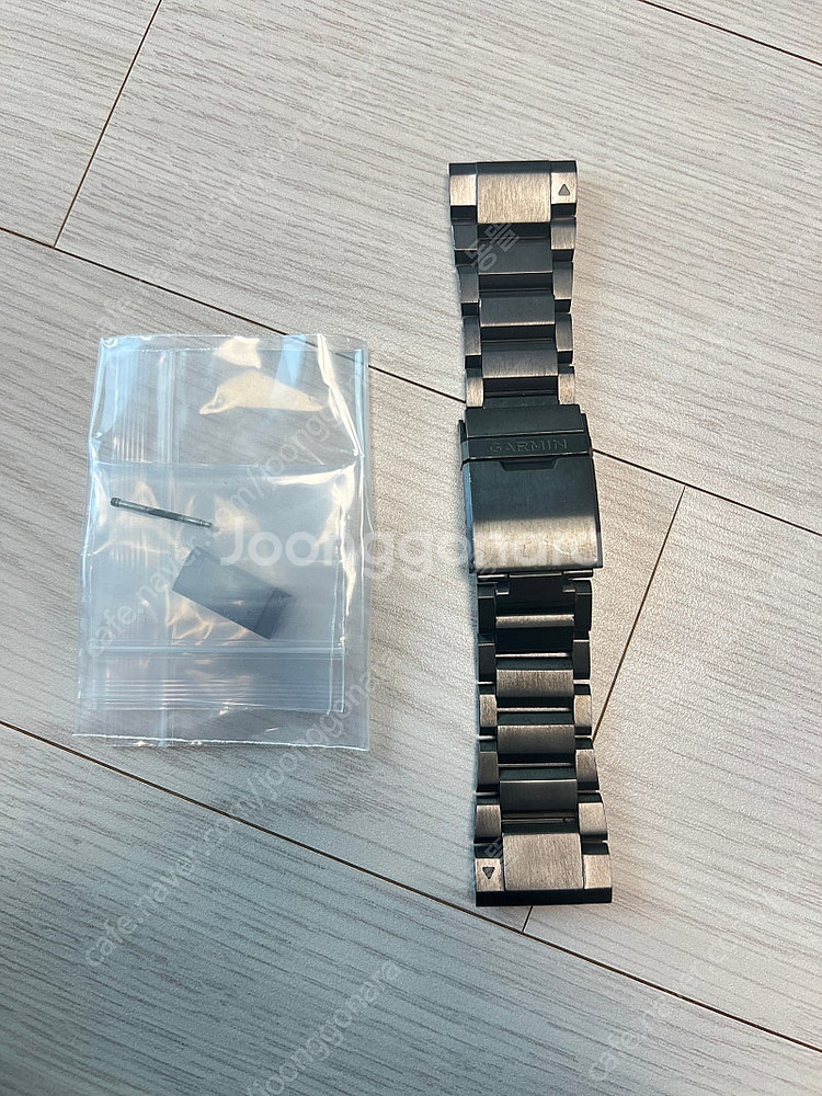 가민 26mm 티타늄 밴드 팝니다.--0