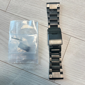 가민 26mm 티타늄 밴드 팝니다.