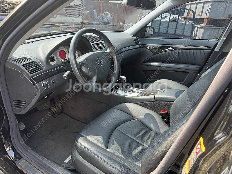 벤츠 W211 E320 전기형 부품차 각개합니다 뒷범퍼...--2