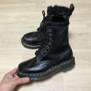 [65,000] (230) 민트급 닥터마틴 Dr.martens 1460 8홀 세레나 블랙 부츠 닥터마틴