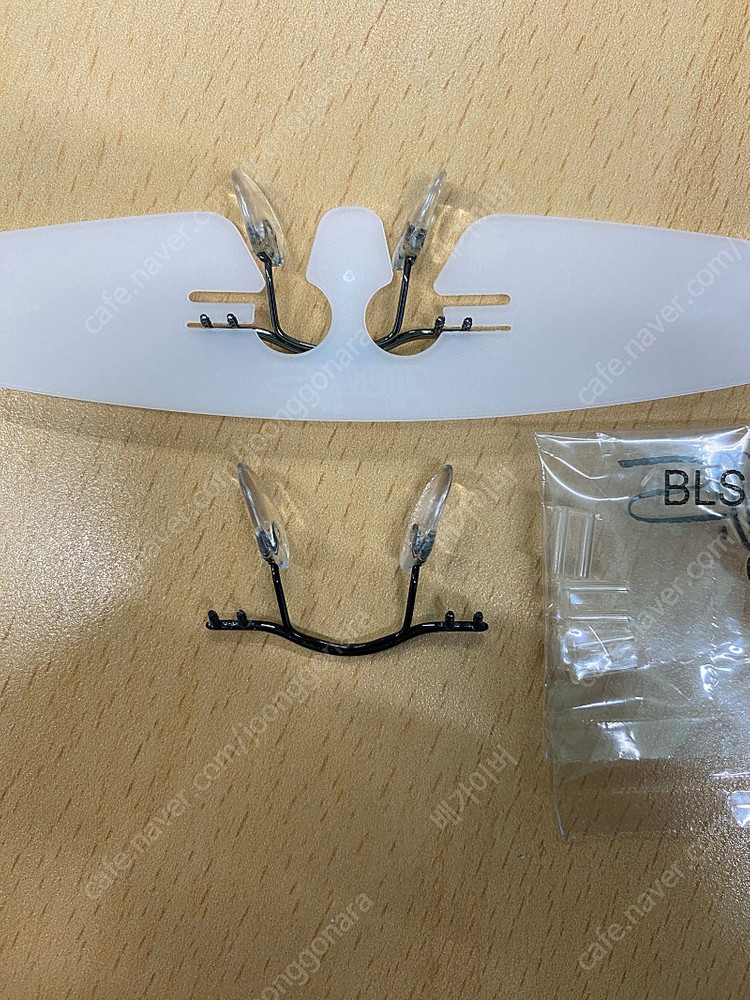 실루엣 안경 부품 이미지