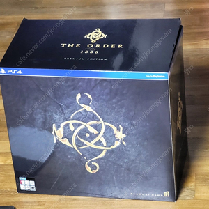 디 오더 1886 프리미엄 에디션 피규어와 CD입니다