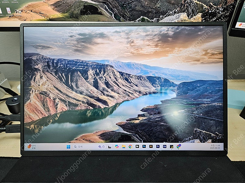 Uperfect 16인치 120hz 포터블모니터 팝니다--2