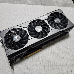 asus RTX4070super TUF