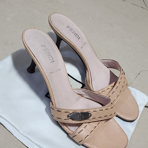 펜디 FENDI 힐샌들 36사이즈 / 페라가모 펌프스 225