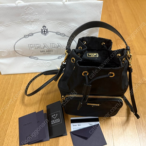 프라다버킷백