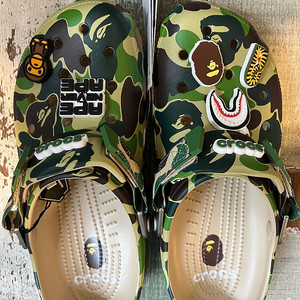 크록스 x 베이프 콜라보 BAPE CAMO 클래식 클로그 280 팝니다