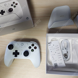 8bitdo 얼티메이트2 화이트 컨트롤러 팝니다