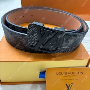 루이비통 M9808U 다미에 그라피트 캔버스 LV 이니셜 남성 벨트 90