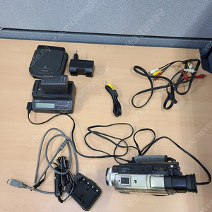 (부품용, 택포) 소니 6mm 구형 캠코더 DCR-TRV9, AC 충전기 AC-V700