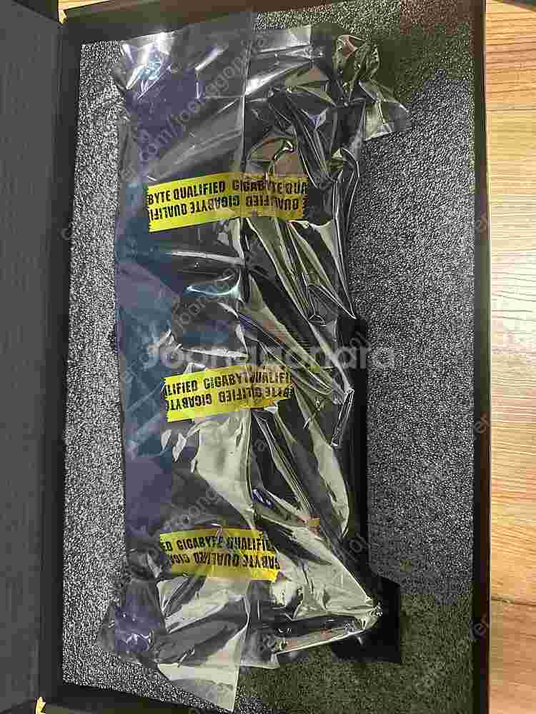 기가바이트 RX 9070XT 16g 그래픽카드 팝니다--2