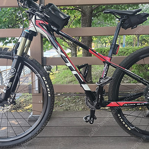 자이언트 MTB 산악 자전거. 카본휠 S급