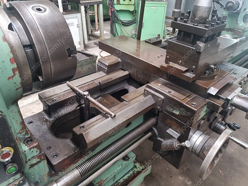 한국공작기계선반 680*1500 이미지