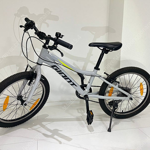 자이언트 XTC Jr 20인치 7단 어린이 자전거