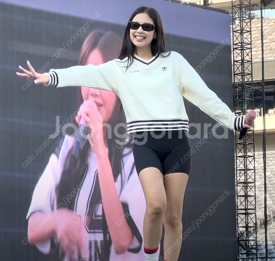 아디다스x스포티앤리치_브이넥 크루 스웨트셔츠, 크림화이...--0