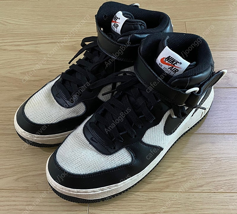 나이키 에어포스1 미드07 검흰 265--1