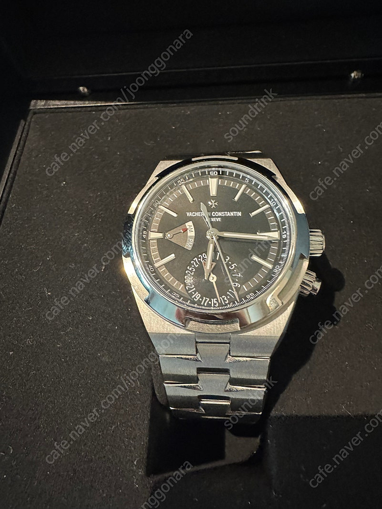 바쉐론 콘스탄틴 오버시즈 듀얼타임 7900V 이미지