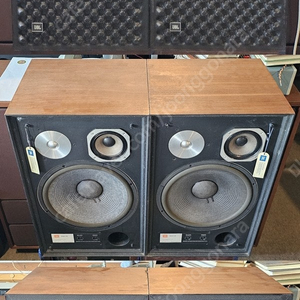 JBL 에루166 스피커입니다.