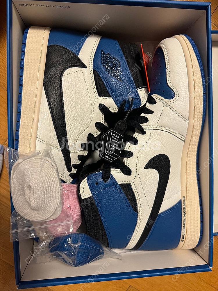 Jordan 1 x Travis Scott x Frag...--2