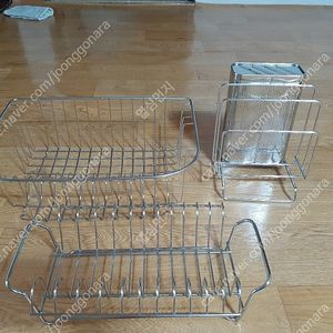 스텐스 식기건조대 칼집 등 여러가지 있습니다 집자취생등 필요하신 분들은 편하게 보세요 따로사시며 따로사시며 저렴판매해요 전체세트 10000원 직거래 가능해요