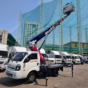 고소작업차 중고 흰색 2018년식 2.5톤이하 중고차 시세조회
