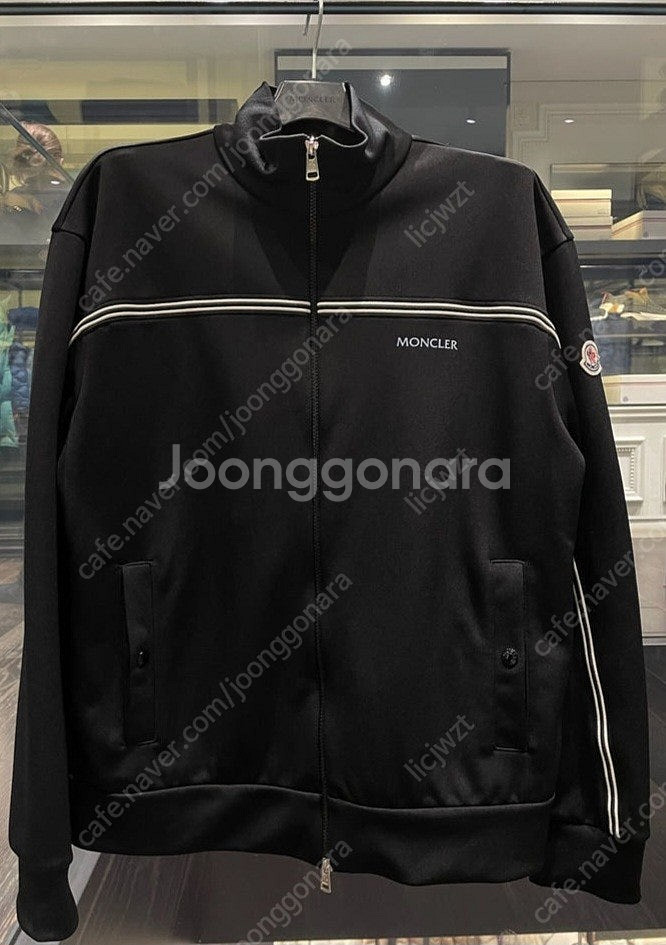 몽클레어(정품)집업 새상품입니다--0