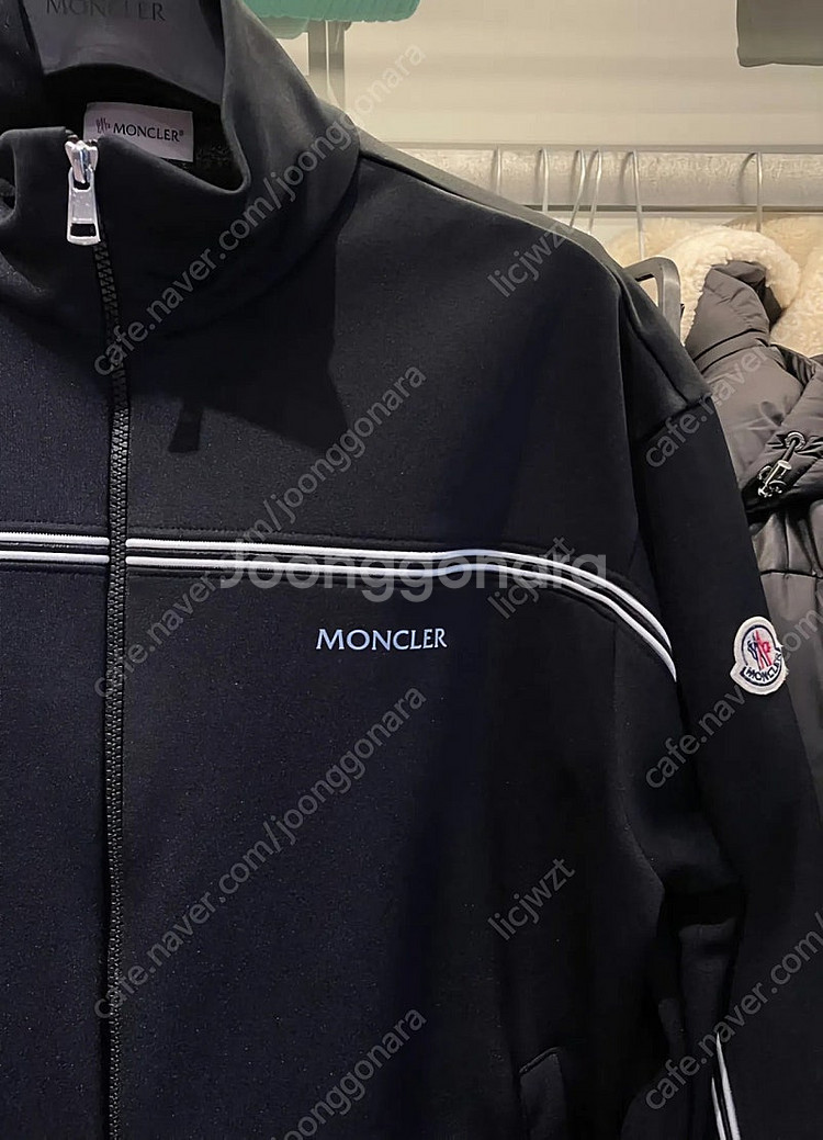 몽클레어(정품)집업 새상품입니다--1