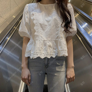 레이스 프릴 퍼프 반팔 블라우스