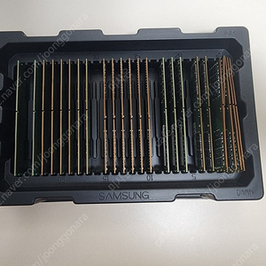 데스크탑용 메모리 램 DDR4 8GB 24개 개당 1.4만~1.7만 (3200 /2666 /2400 MHz) 팝니다.