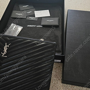 생로랑 YSL 파우치 모노 은장 마틀라세 모노그램 다큐먼트 클러치 440222 입생로랑