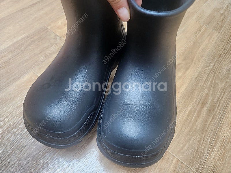 230사이즈 블랙 숏레인부츠 착샷있어요 만원에올려요--6