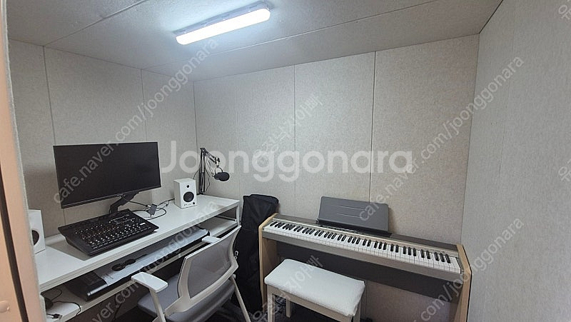 조용한청년들 1.8×1.8m 2개, 1.8×2.4m 1...--2