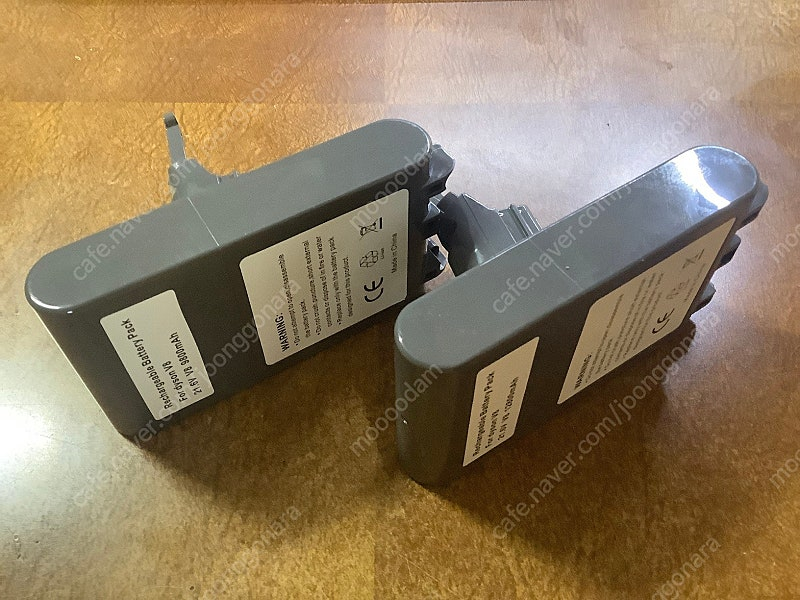 다이슨 청소기 V8 배터리 2개--1