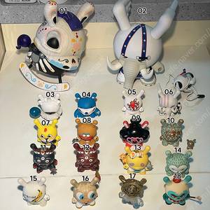 더니(Dunny) 키드로봇 피규어 팝니다.
