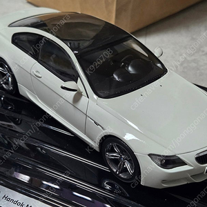 1:18 교쇼 BMW M6 화이트 다이캐스트 팝니다.