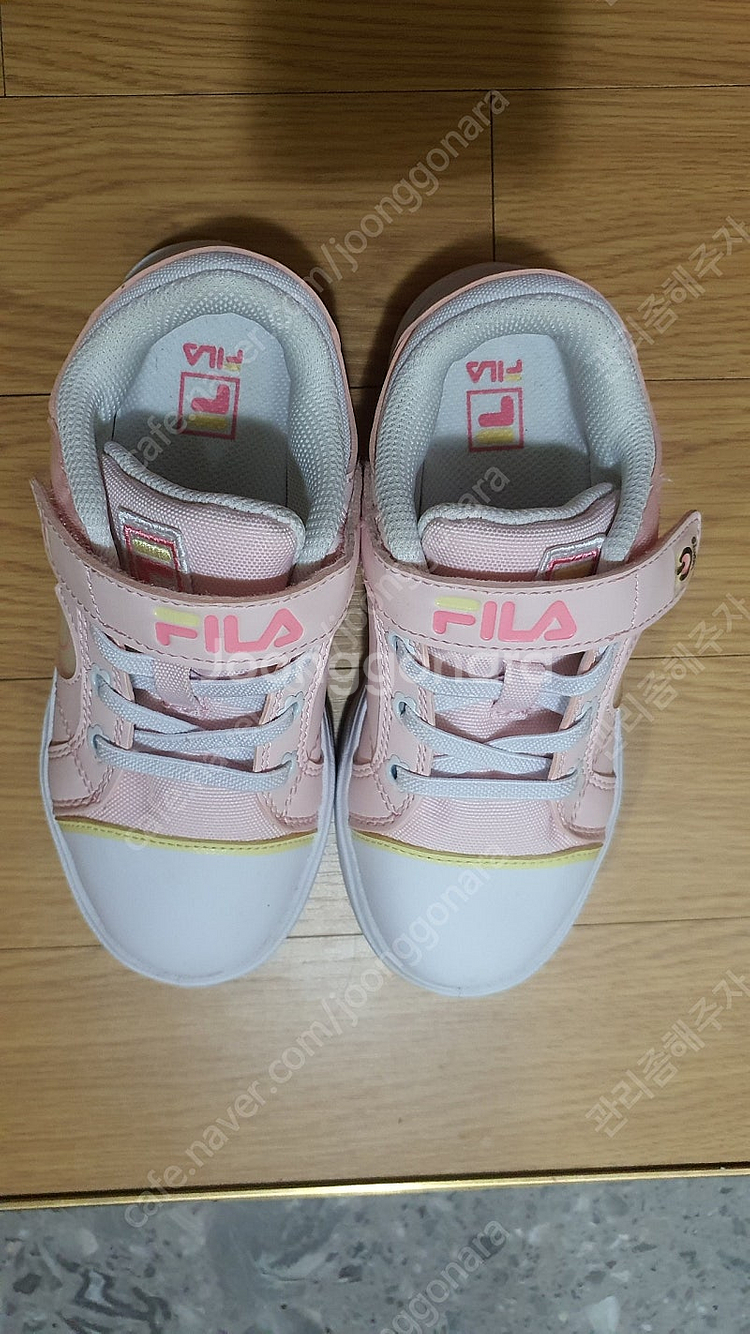 휠라키즈 운동화 핑크 200 사이즈 팝니다--1