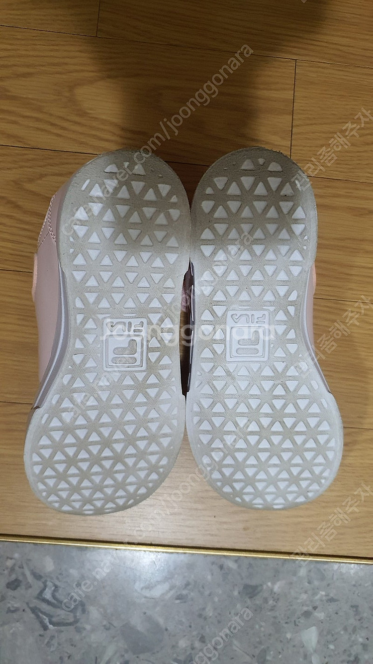 휠라키즈 운동화 핑크 200 사이즈 팝니다--4