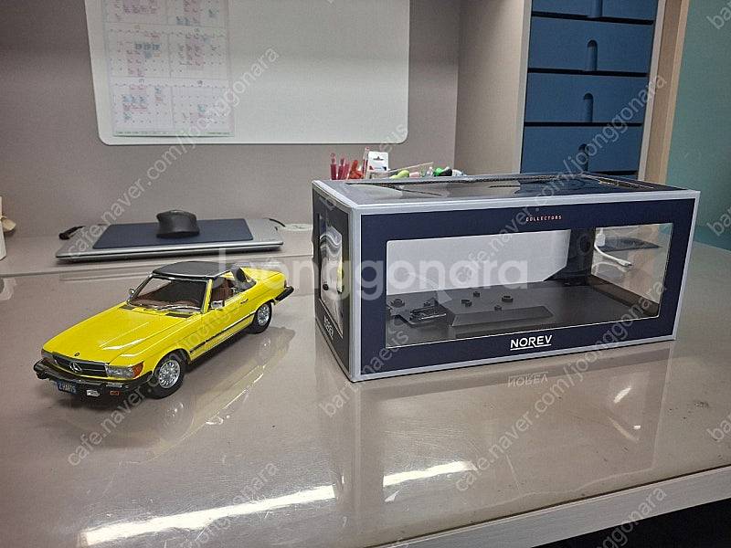 1:18 벤츠 450sl r107 옐로우 북미버전 판매...--0